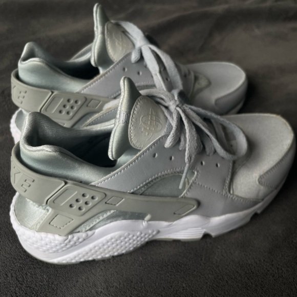 Shoes - NIKE - Huaraches